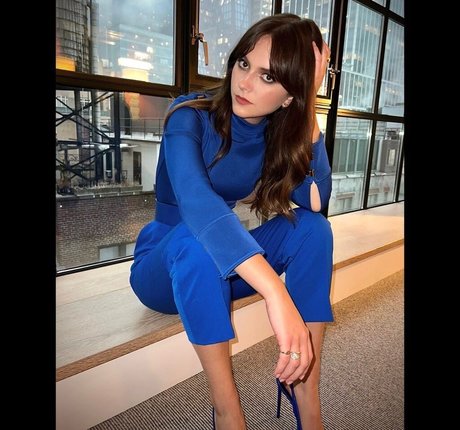 Emilia Jones estrella de alta definición foto