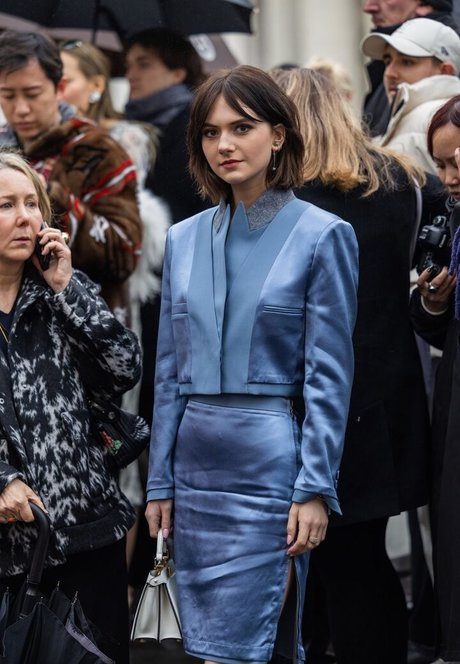 Emilia Jones sexo estrella galerías