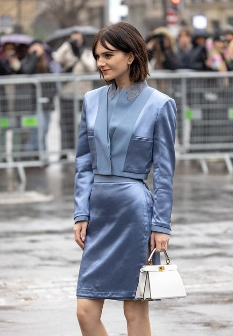 Emilia Jones estrella porno gratis fotos