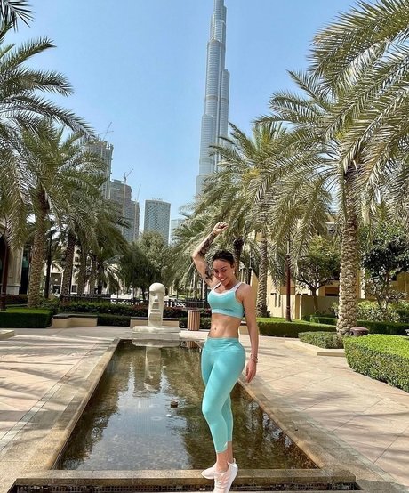 JeSuisBabi modelo desnuda recopilación