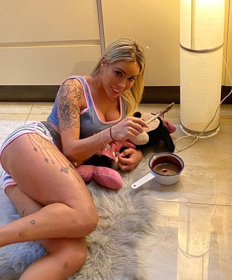 JeSuisBabi buena estrella porno fotos