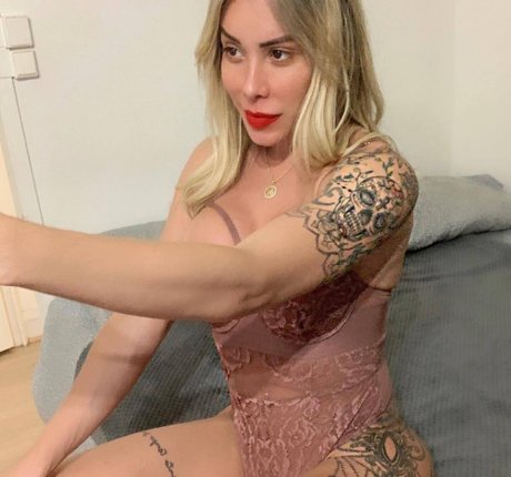 JeSuisBabi actriz de arte imagen