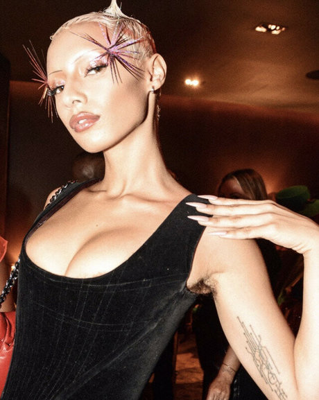 Jazelle Zanaughtti estrella porno exclusiva fotos