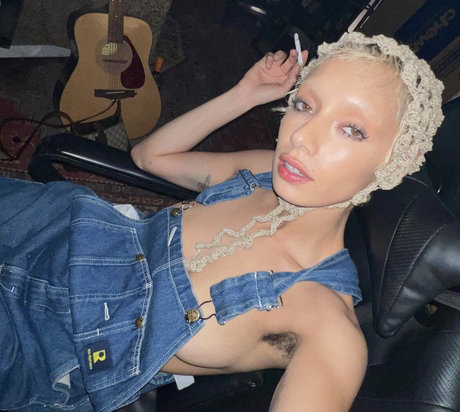 Jazelle Zanaughtti estrella sexy galerías