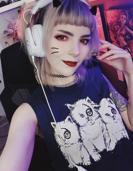 Bloodraven actriz desnuda imagen