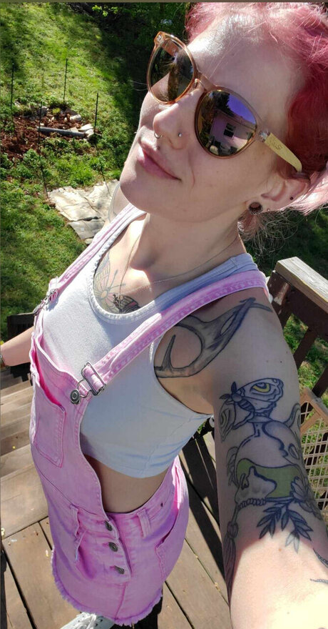 Lily Loveless estrella porno hermosa imagen