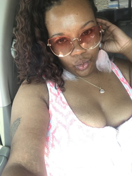 GLOWSKI modelo desnuda fotos