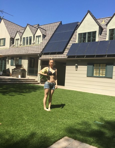 Iliza Shlesinger modelo de alta calidad imágenes