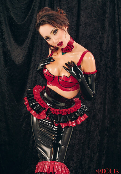 Celine Tran buen modelo galerías