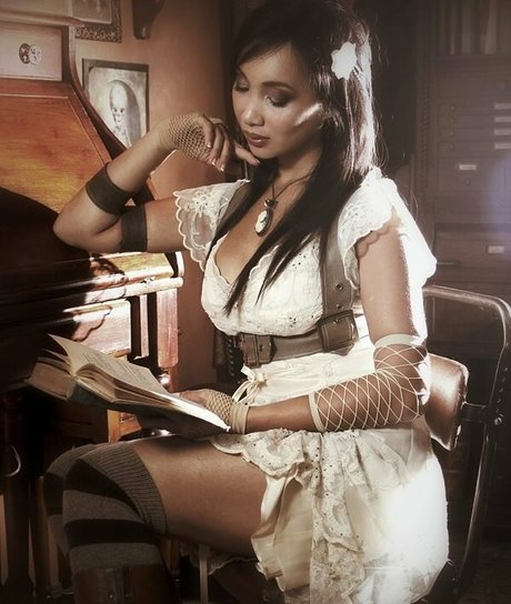 Celine Tran modelo pornografico imágenes