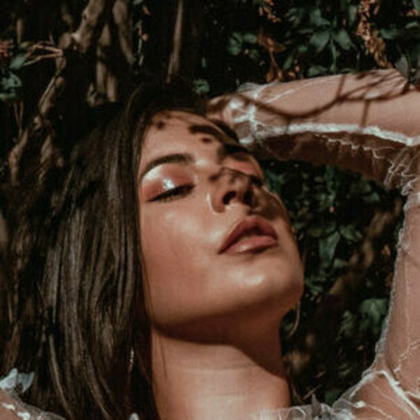 santha comotu modelo de alta definición imágenes