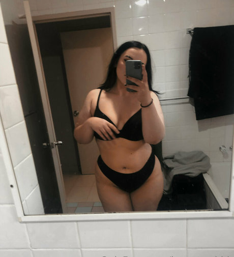 lenatsuki modelo desnuda foto