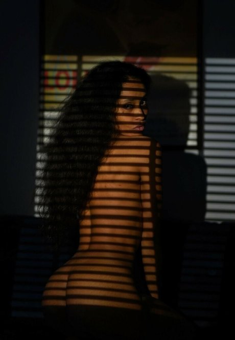 Adjouai estrella atractiva foto