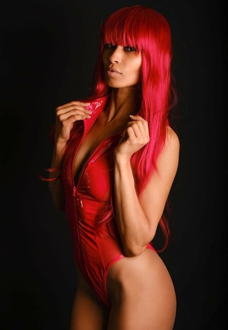 Adjouai actriz de alta calidad galería