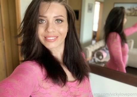 vickyloveporn bonita estrella galería