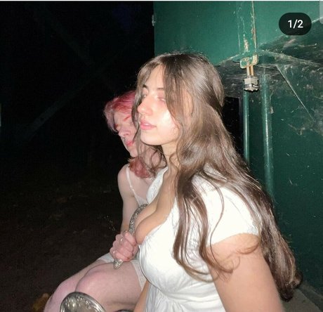 Bella Ossi modelo de arte galería