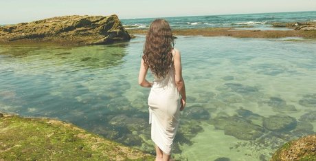 Bella Ossi modelo desnudo imagen