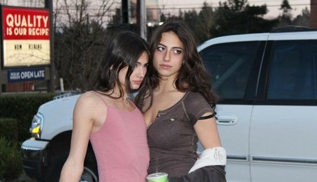 Bella Ossi sexo modelo galería