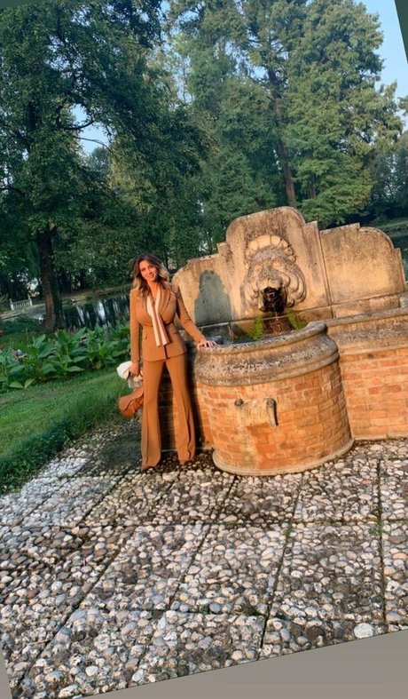 Valentina Liguori estrella porno adulto foto