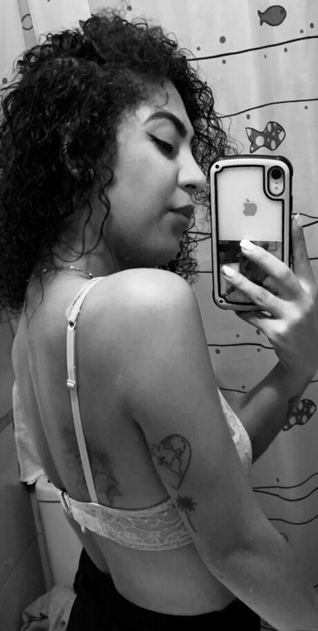 Miila 26 modelo desnuda foto