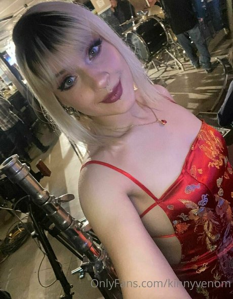 kinnyvenom modelo gratis fotos