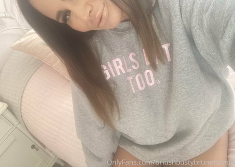 britishbustybrunettemilf actriz atractiva archivo