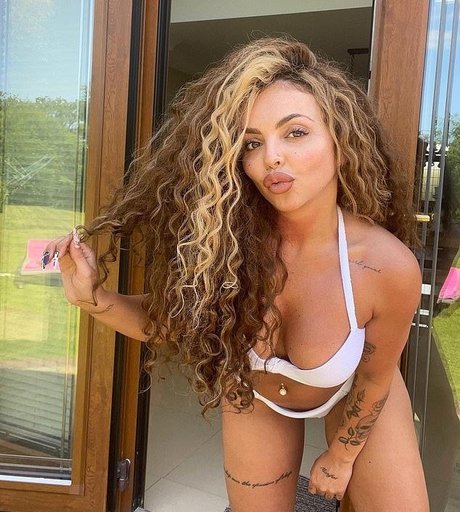 Jesy Nelson actriz de desnudos galerías