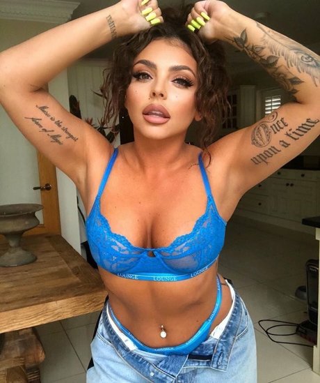 Jesy Nelson modelo sexy foto
