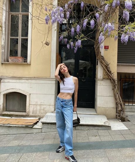 Hazar Erguclu estrella del sexo foto