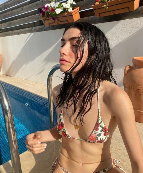 Hazar Erguclu actriz desnuda fotos