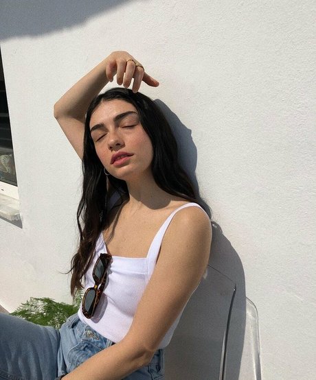 Hazar Erguclu modelo desnudos imágenes