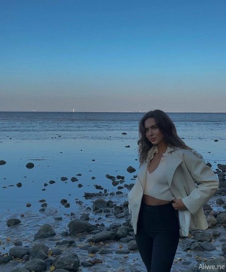 allwene free estrella porno atractiva foto