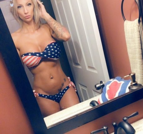 Michelle Pimer actriz caliente foto