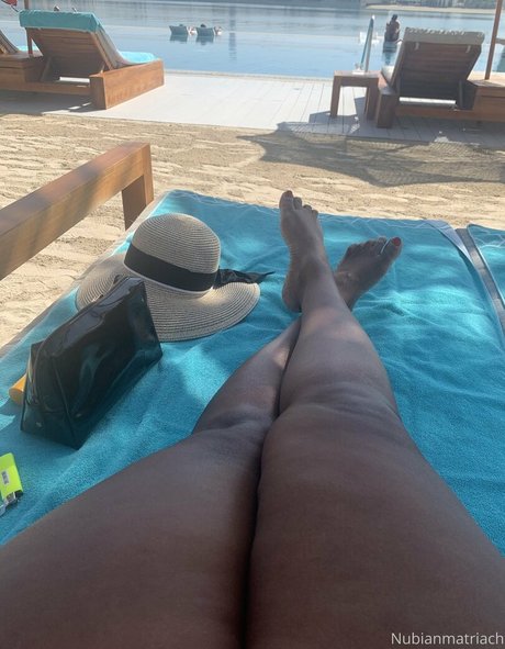 madam___caramel modelo bonita fotos