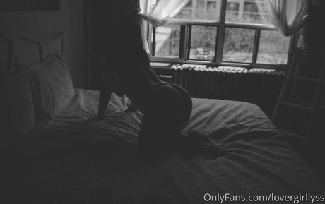 lovergirllyss estrella erótica imágenes