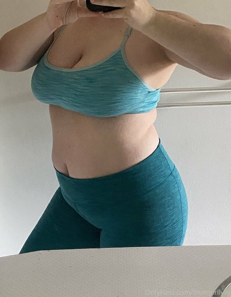 lovergirllyss hermosa modelo foto