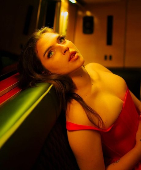 Mae Muller modelo adulto galerías