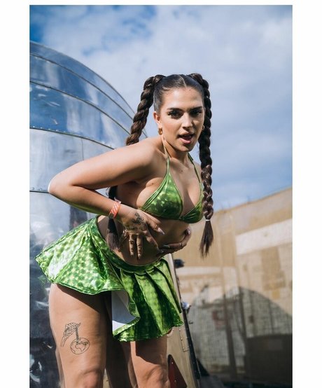 Mae Muller modelo xxx imágenes