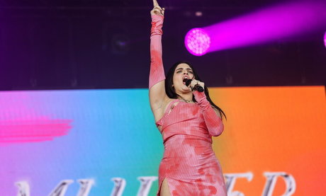 Mae Muller modelo sexual imágenes