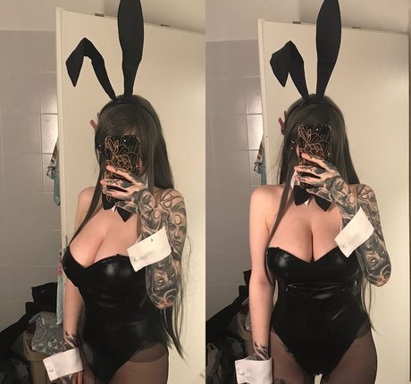 Hellpendragon modelo desnudo imágenes