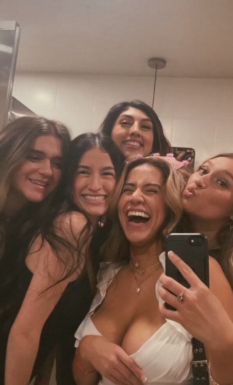 Nilaiyah Rey estrella porno desnuda imagen