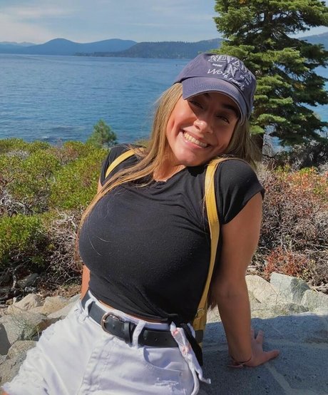 Nilaiyah Rey estrella porno superior foto