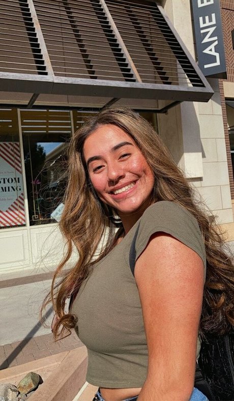 Nilaiyah Rey actriz porno imágenes