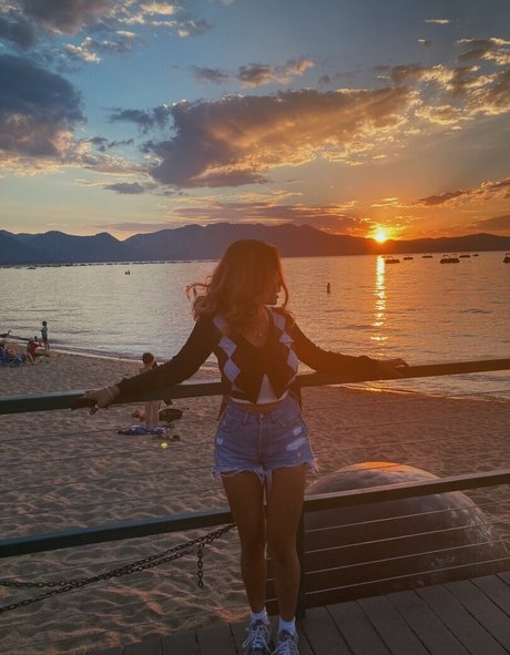 Nilaiyah Rey modelo libre fotos