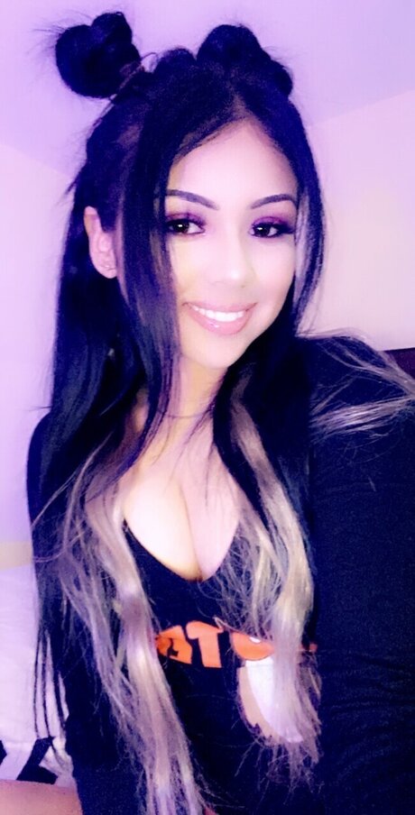 Danellillyyy estrella caliente archivo