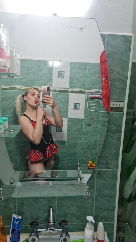 Lacra desnudos estrella porno archivo