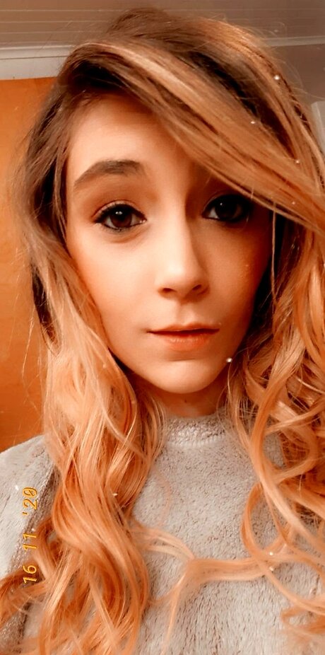 Lovelylace2020 actriz desnuda foto