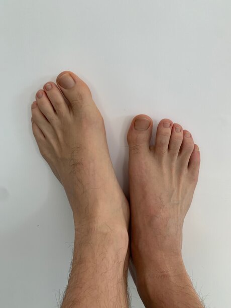 Male feet foryou estrella superior imagen