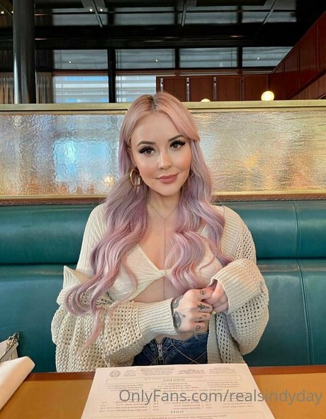 Sindy Day modelo caliente imágenes