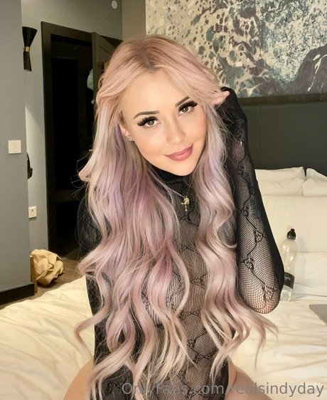 Sindy Day modelo desnudos fotos